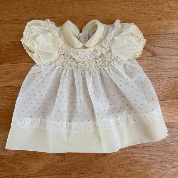 Polly Flinders Hand Smocked Yellow and White Baby Dress Size 0-6 Months - Picture 1 of 14